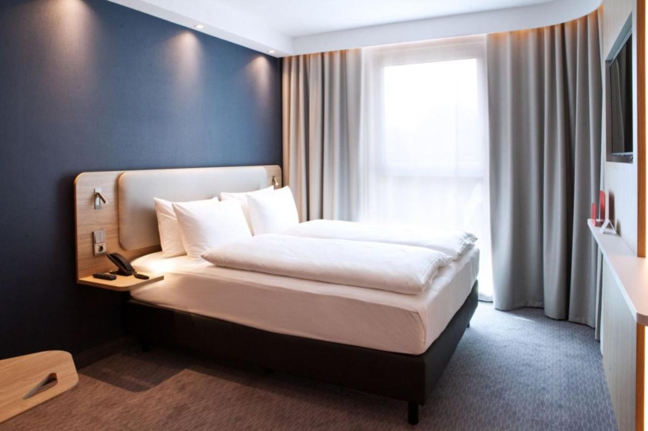 Holiday Inn Express & Suites - Basel - Allschwil By Ihg Exterior photo