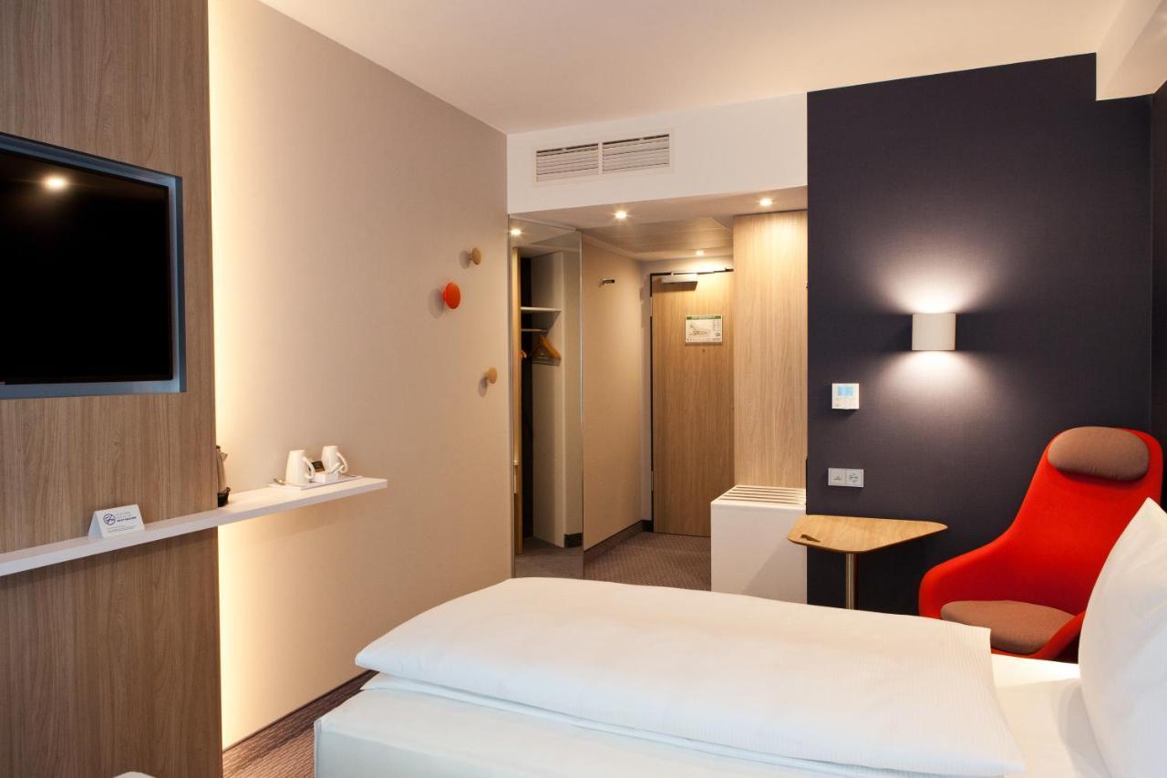Holiday Inn Express & Suites - Basel - Allschwil By Ihg Exterior photo