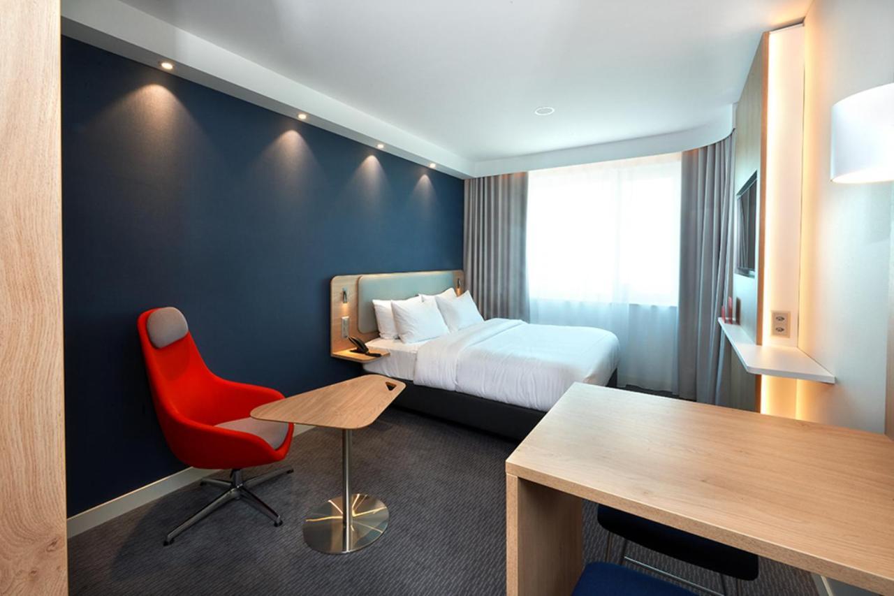 Holiday Inn Express & Suites - Basel - Allschwil By Ihg Exterior photo