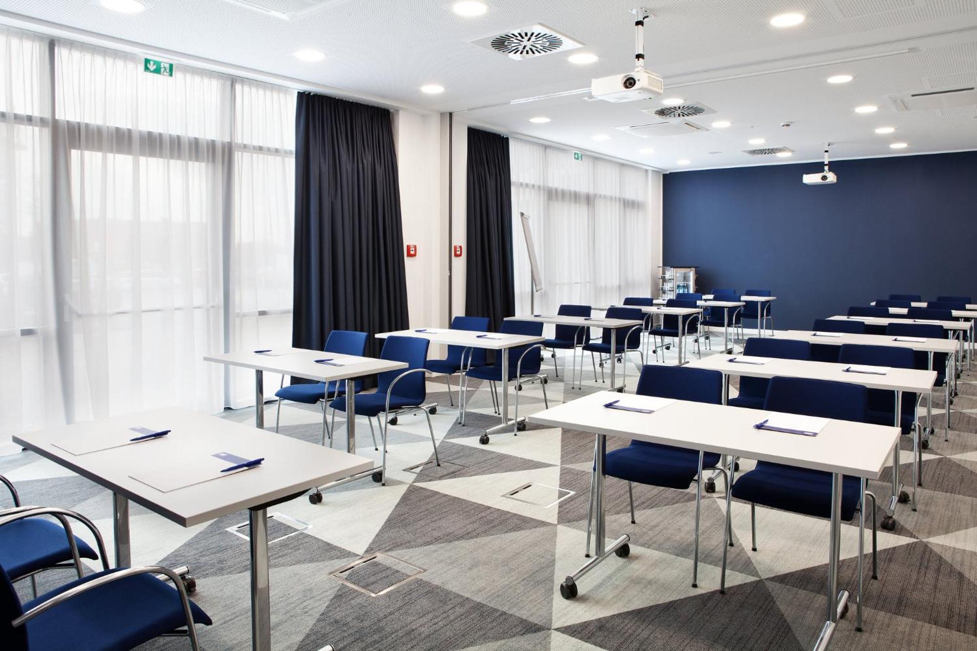 Holiday Inn Express & Suites - Basel - Allschwil By Ihg Exterior photo