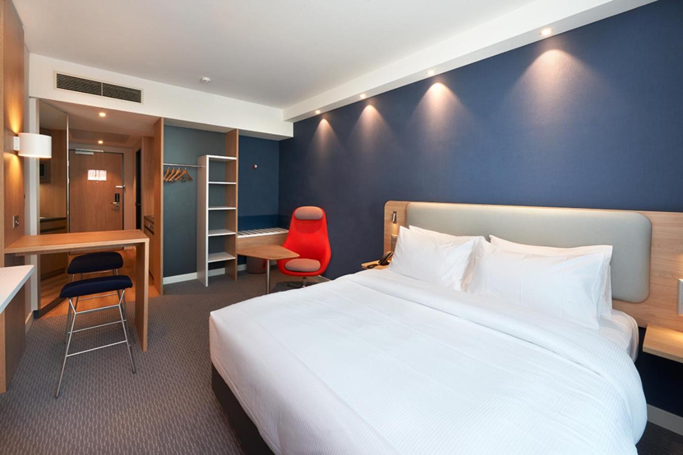 Holiday Inn Express & Suites - Basel - Allschwil By Ihg Exterior photo