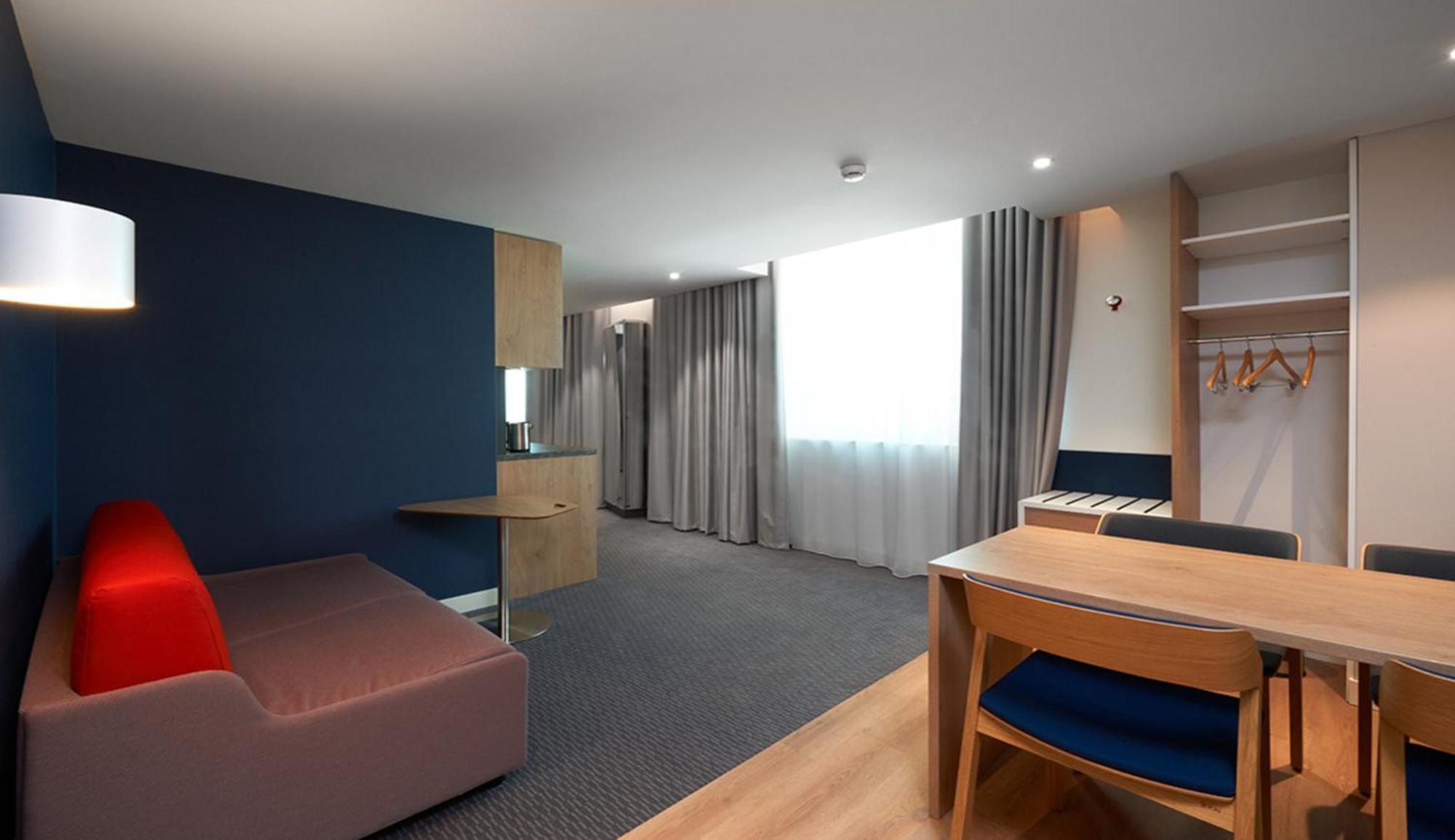 Holiday Inn Express & Suites - Basel - Allschwil By Ihg Exterior photo