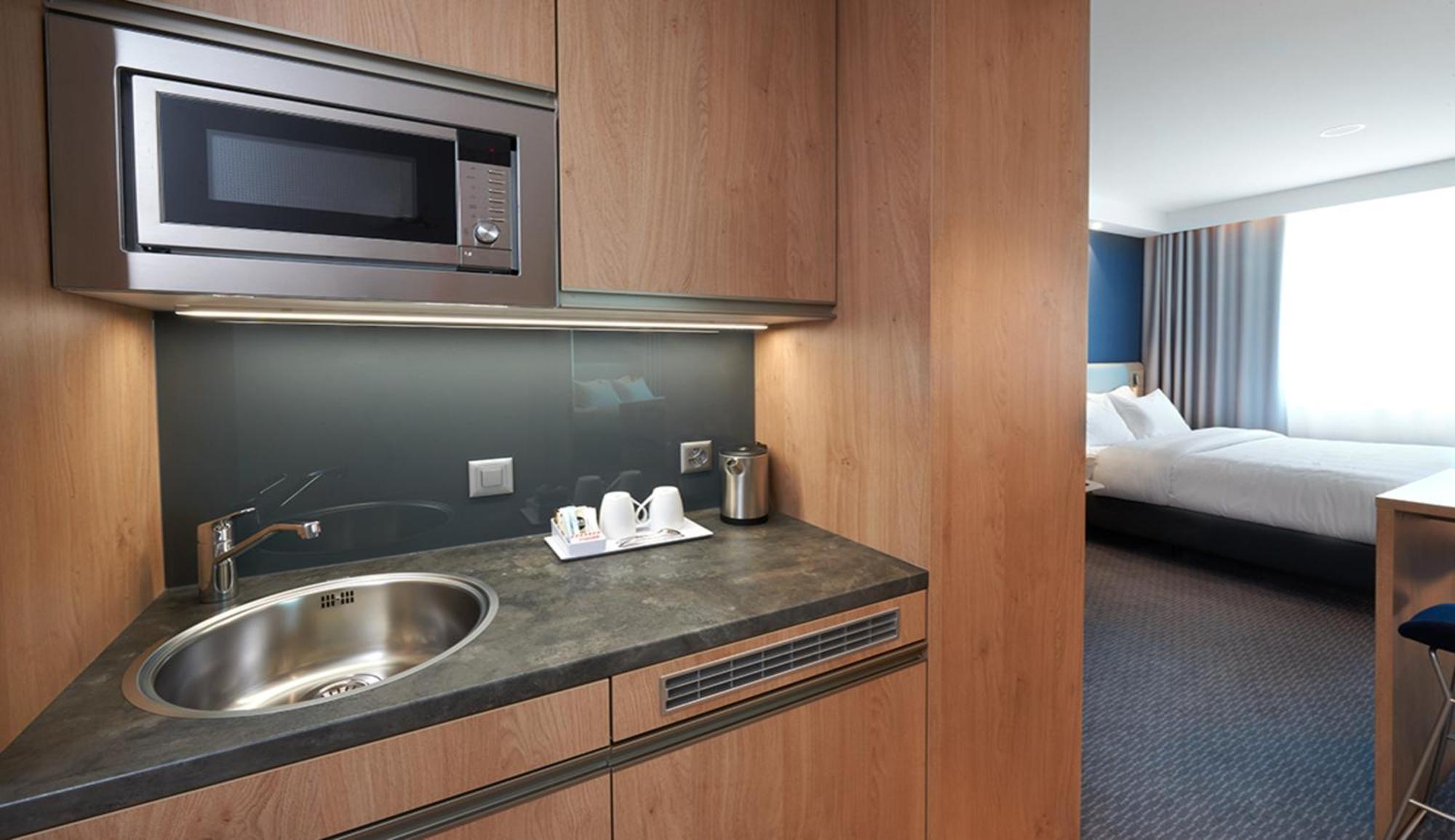 Holiday Inn Express & Suites - Basel - Allschwil By Ihg Exterior photo