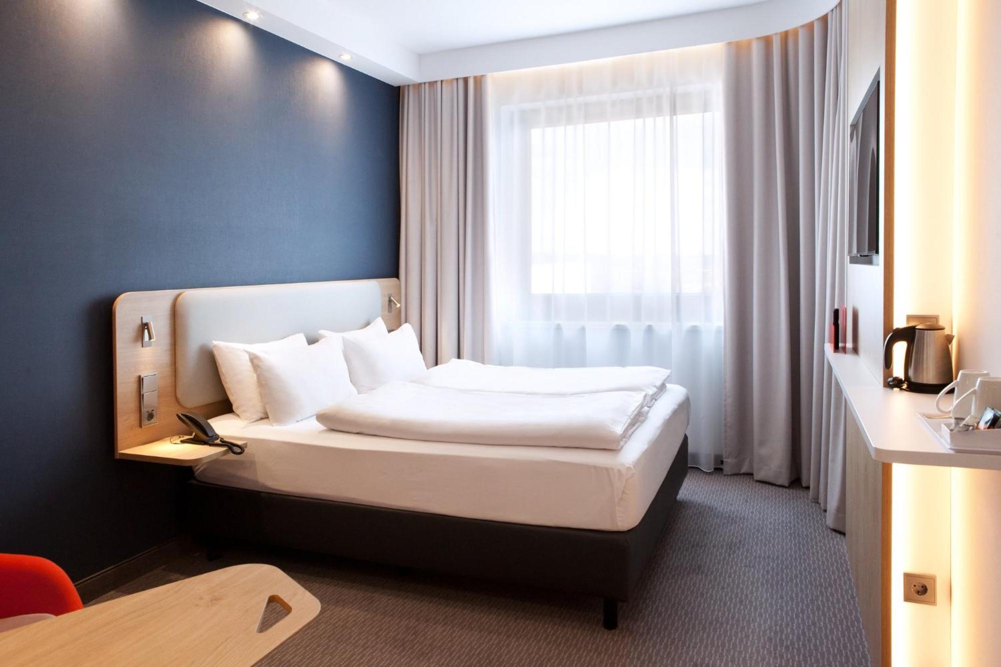Holiday Inn Express & Suites - Basel - Allschwil By Ihg Exterior photo