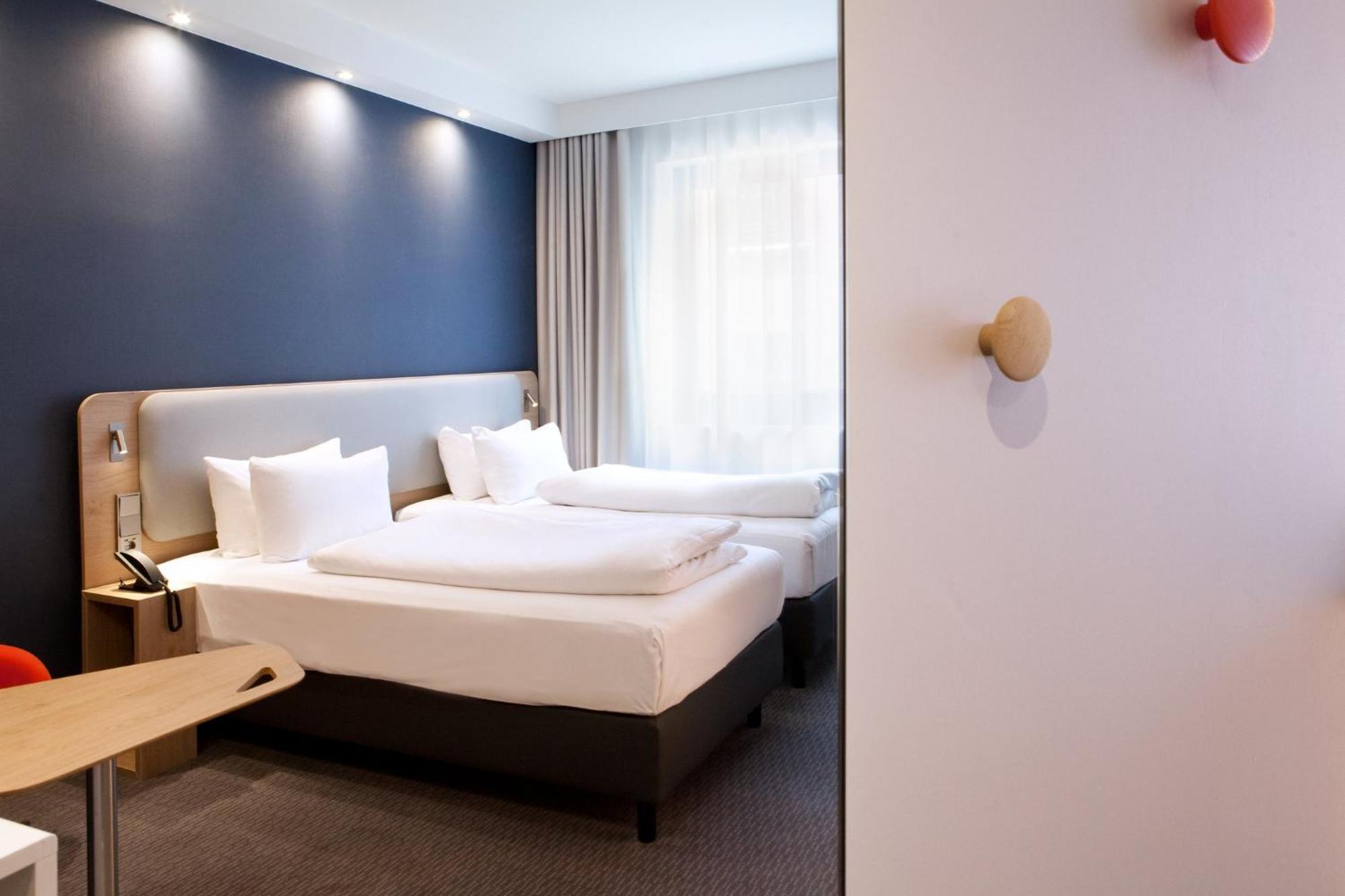 Holiday Inn Express & Suites - Basel - Allschwil By Ihg Exterior photo