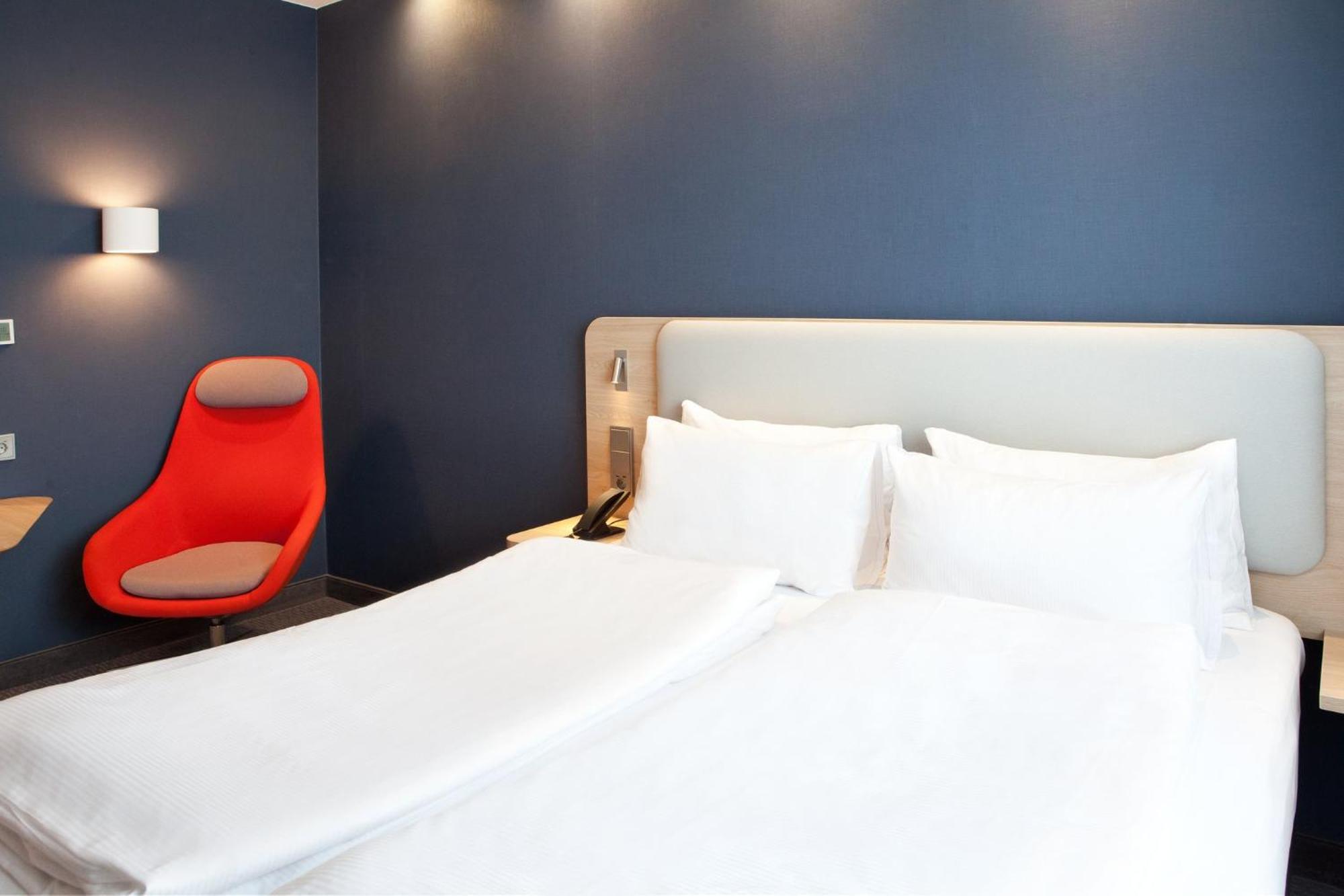 Holiday Inn Express & Suites - Basel - Allschwil By Ihg Exterior photo