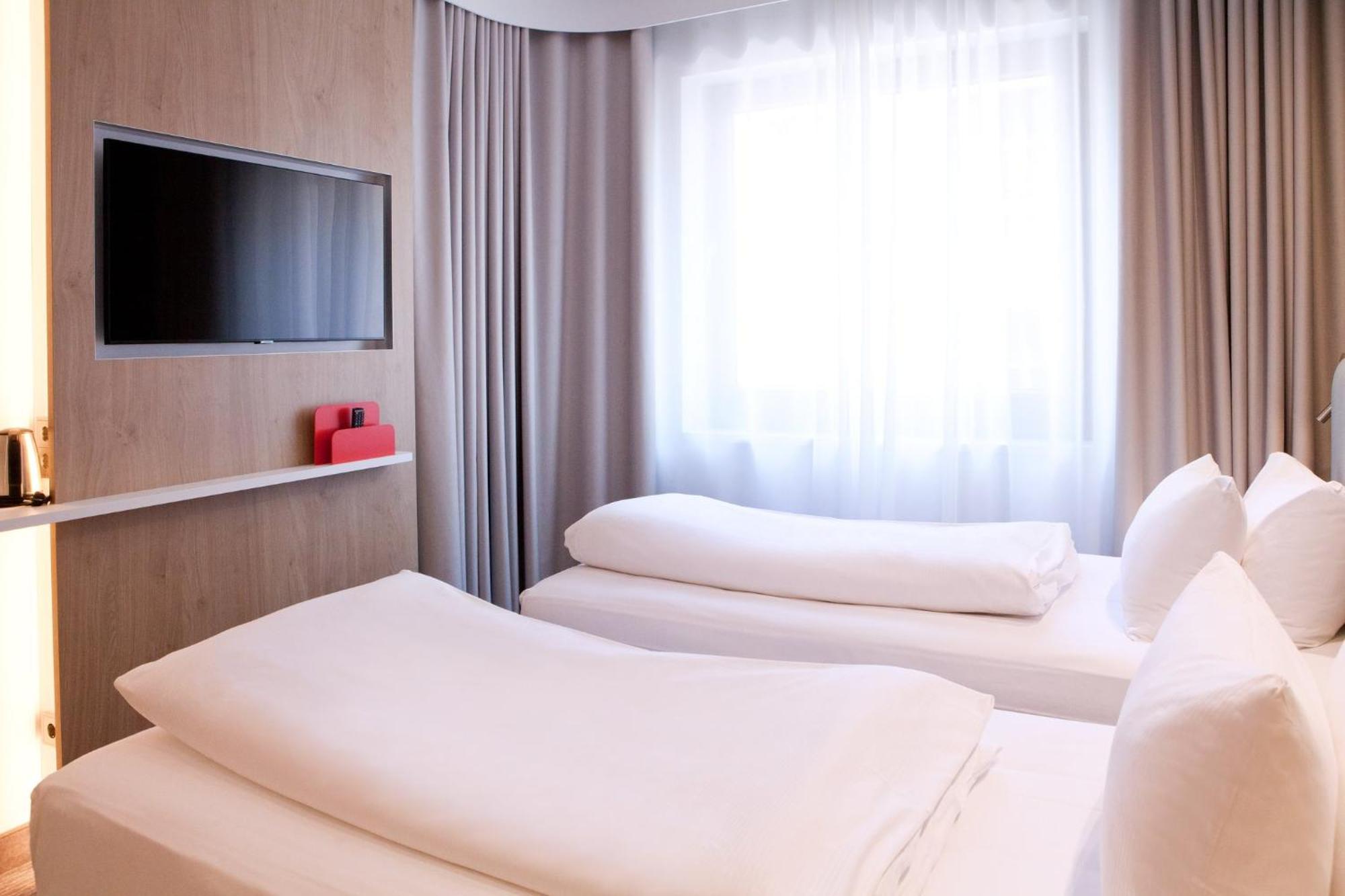 Holiday Inn Express & Suites - Basel - Allschwil By Ihg Exterior photo